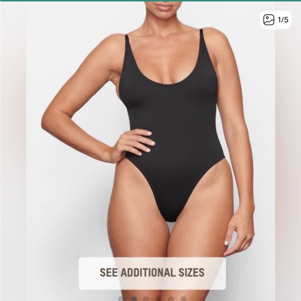 skims - scoop neck one piece swimsuit (onyx)